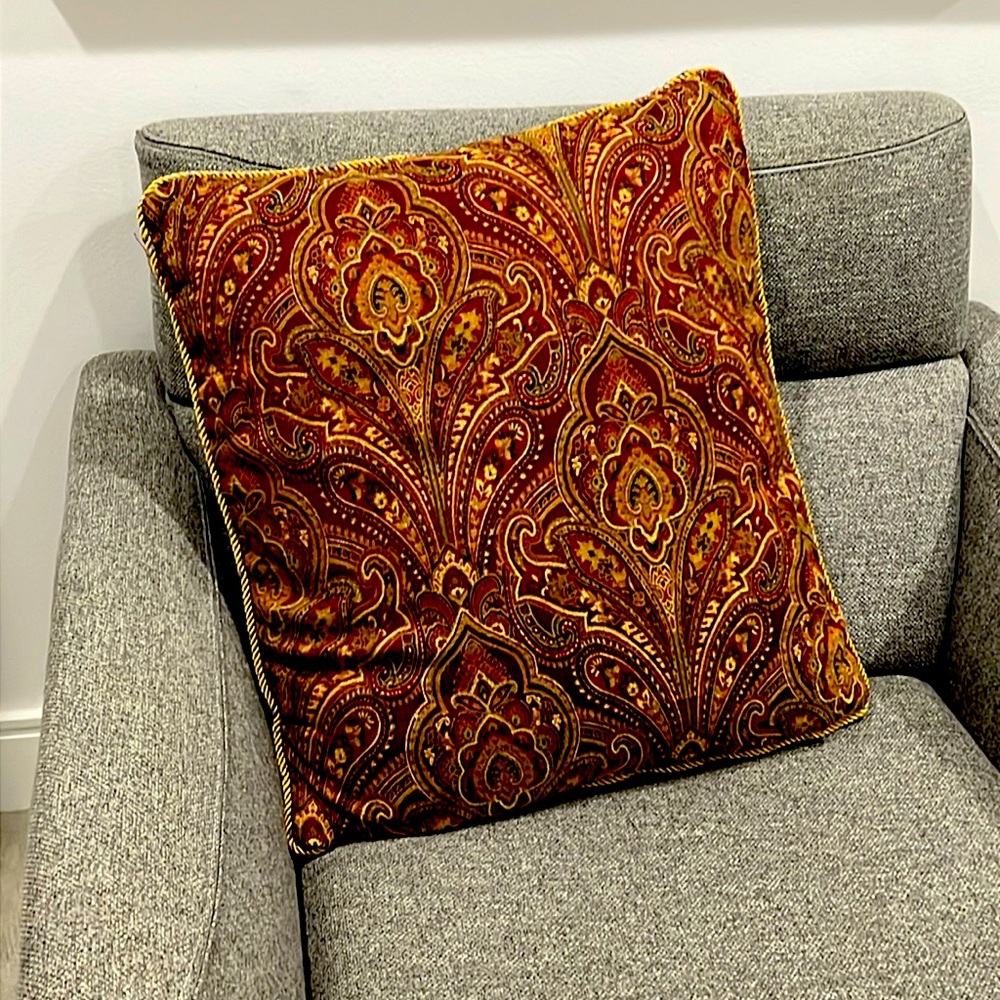 Decorative pillow cover.